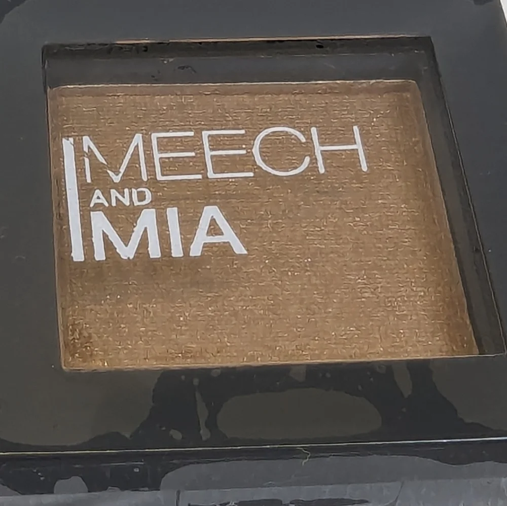 Meech and Mia Pressed Eyeshadow - Shade: Caramel